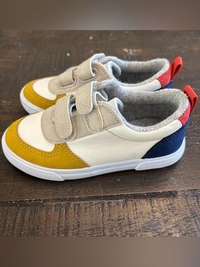 Like New Cat & Jack toddler Devon Velcro Sneaker, size 8
